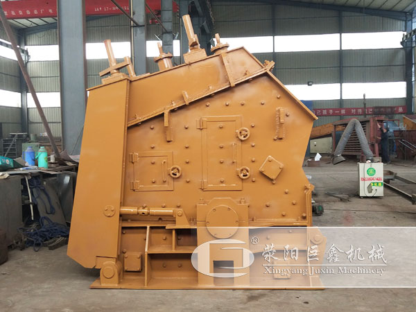 反擊式破碎機(jī)側(cè)面圖