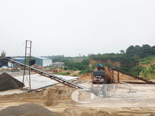 時(shí)產(chǎn)150噸水洗砂生產(chǎn)線(xiàn)現(xiàn)場(chǎng)